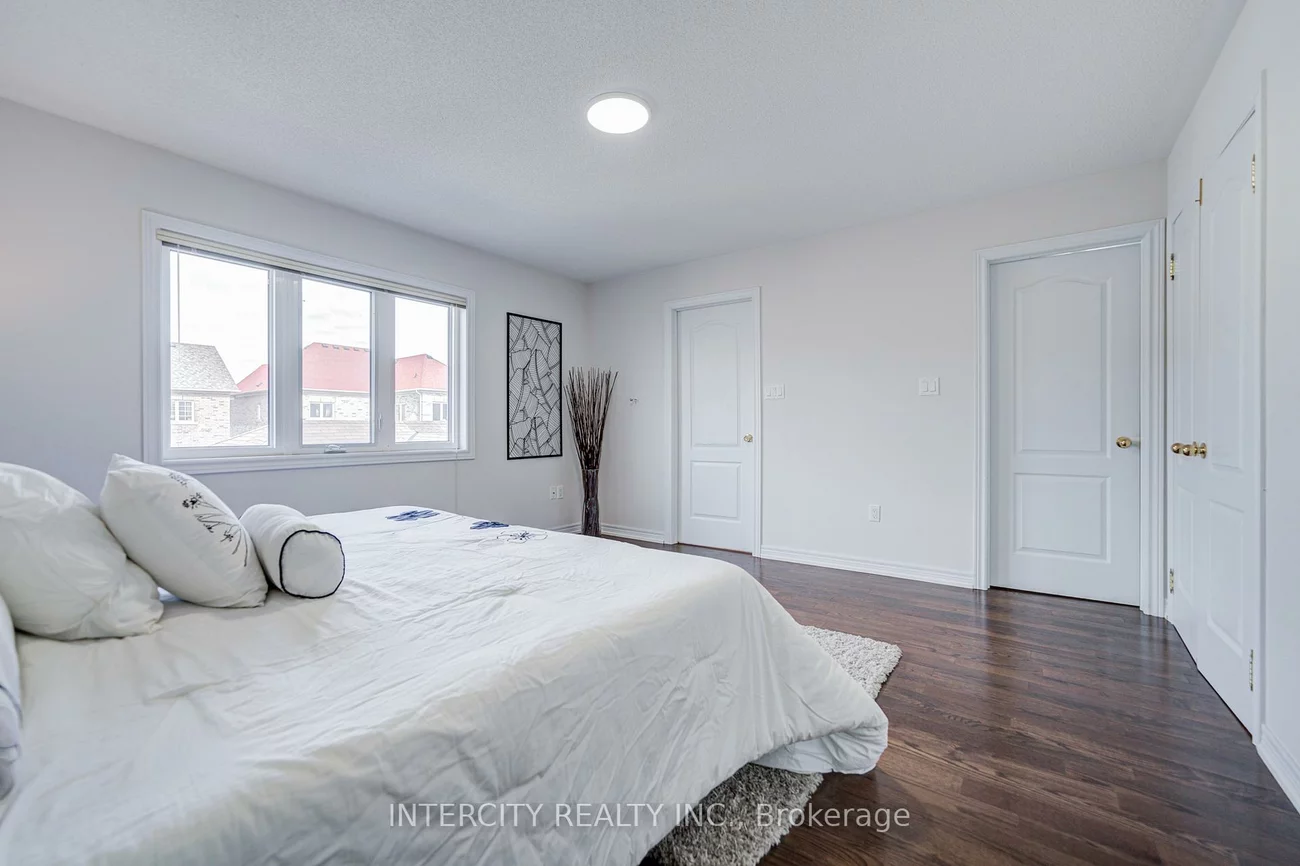 32, Ivory Silk, Cathedraltown, Markham