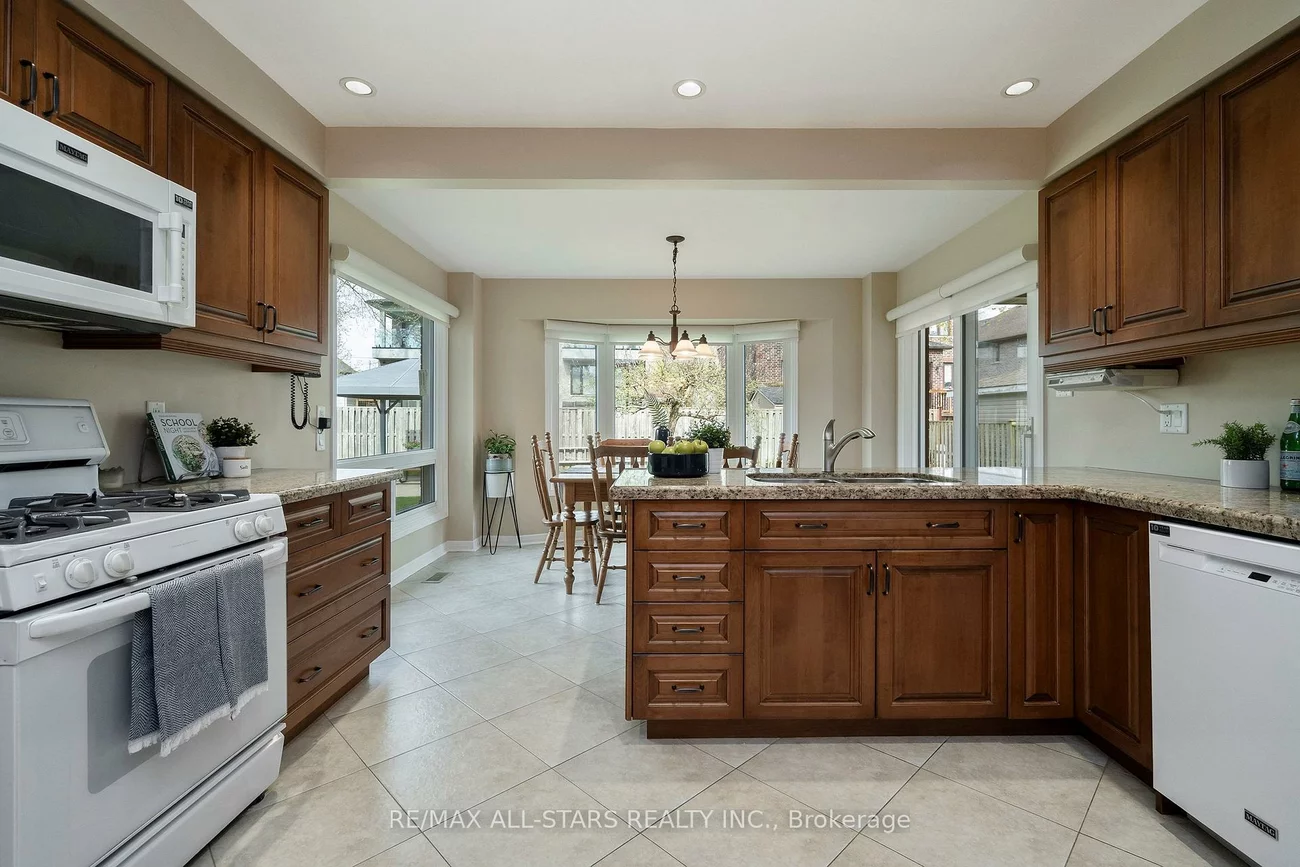 33, Carpenter, Raymerville, Markham