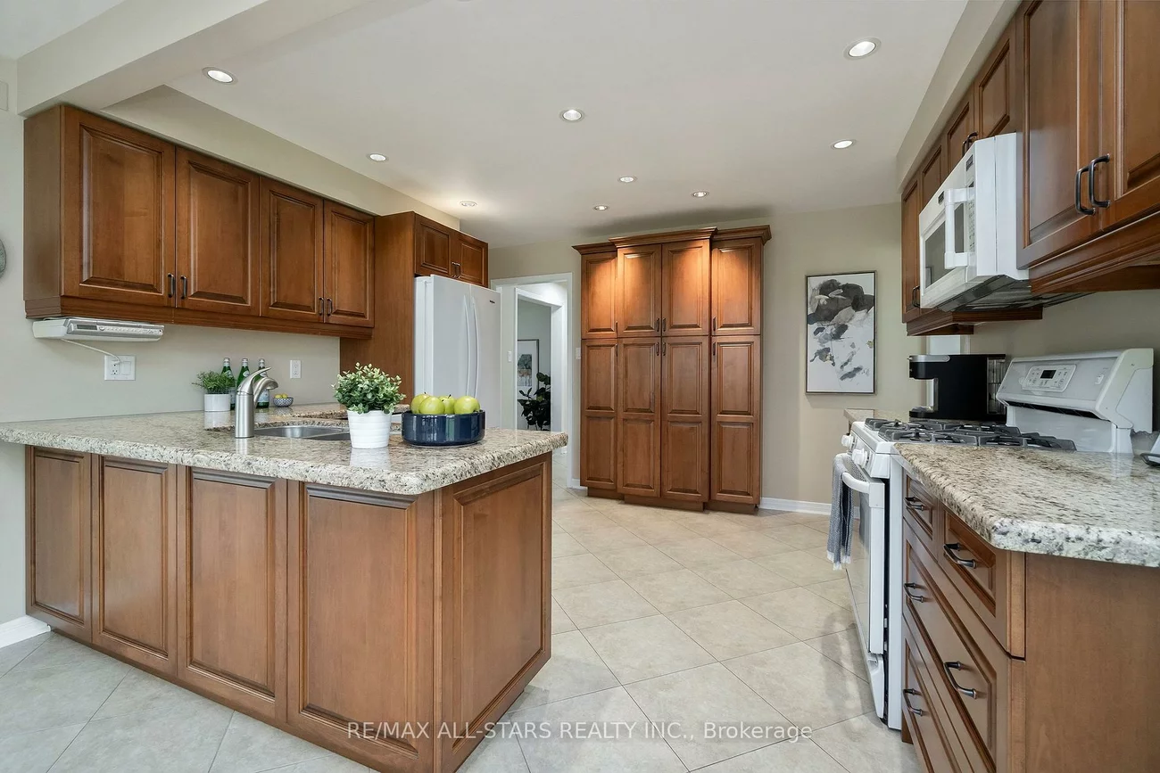 33, Carpenter, Raymerville, Markham
