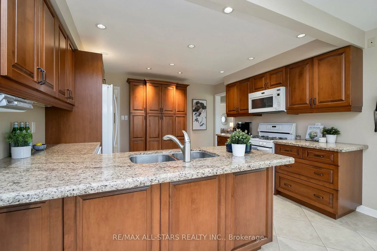 33, Carpenter, Raymerville, Markham