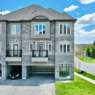 11, Lorne Glen, Berczy, Markham