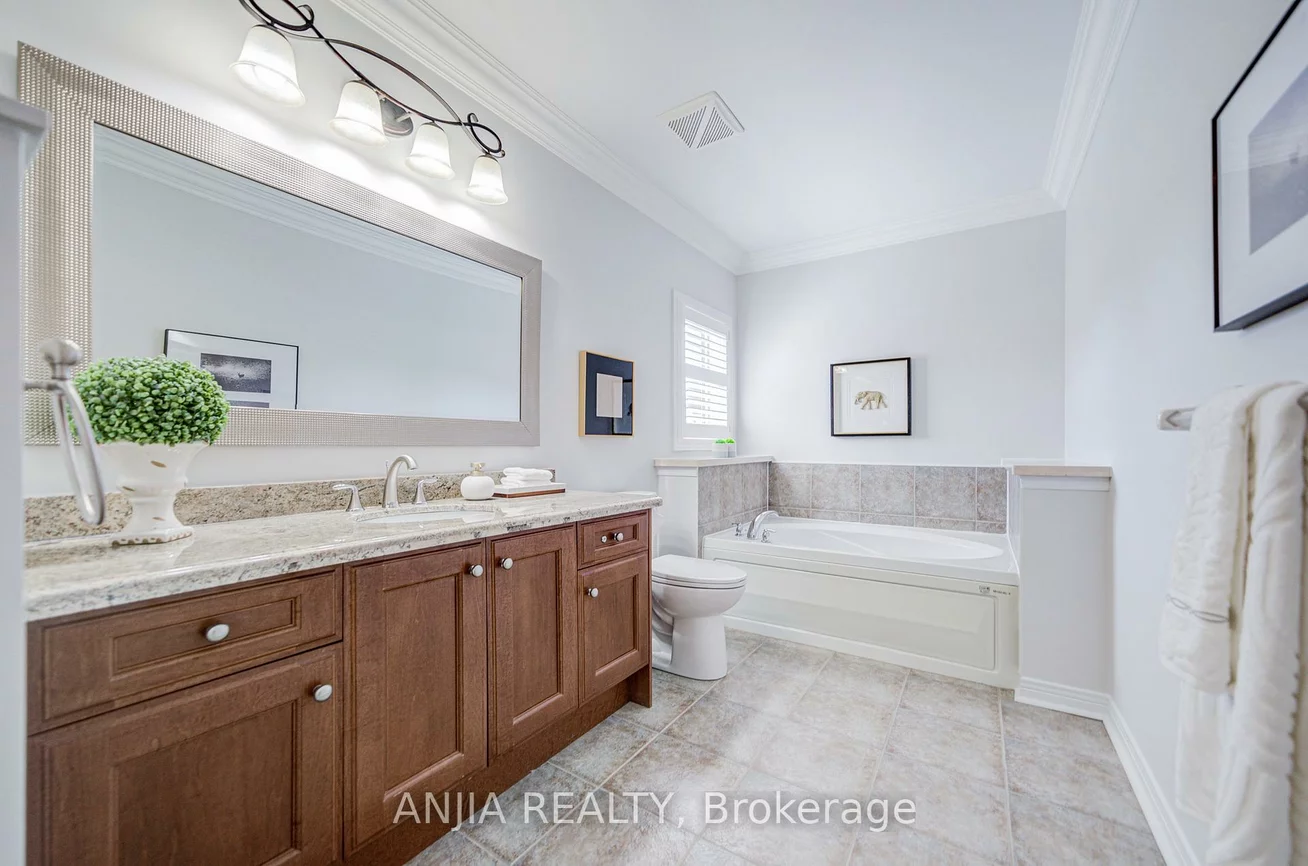 78, Hollylane, Berczy, Markham