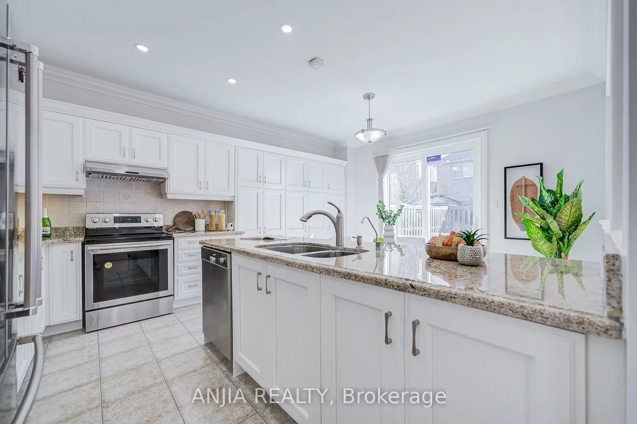 78, Hollylane, Berczy, Markham