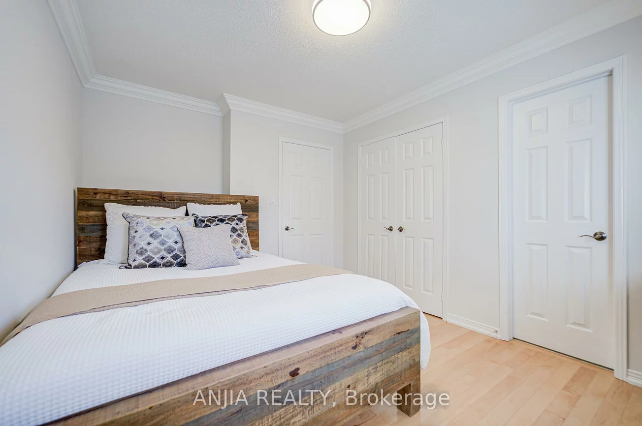 78, Hollylane, Berczy, Markham