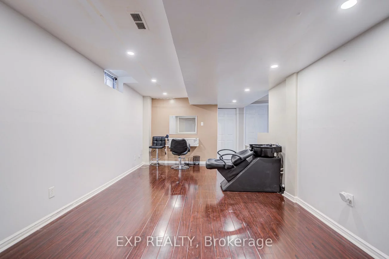 211, Sophia, Middlefield, Markham