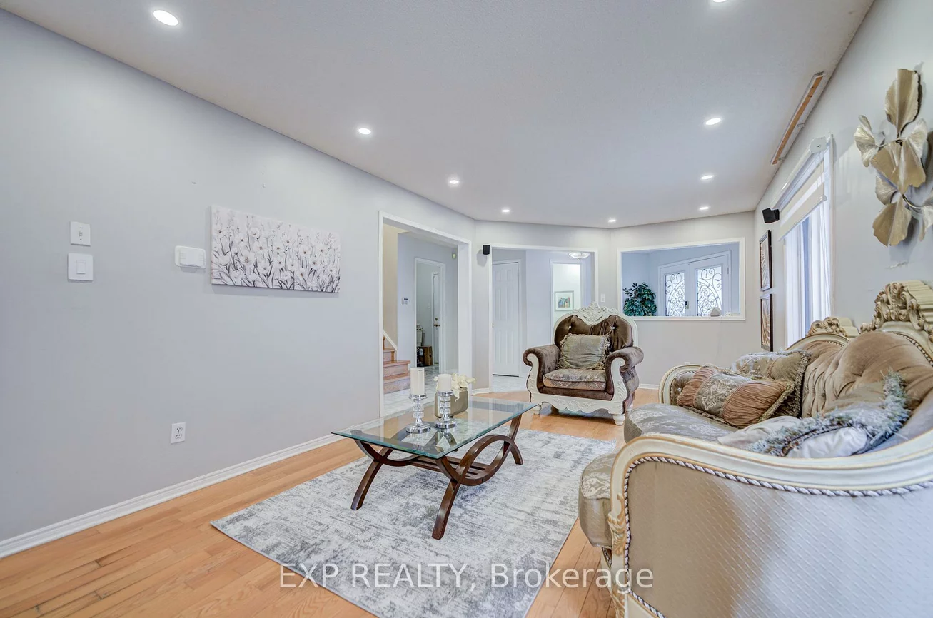 211, Sophia, Middlefield, Markham