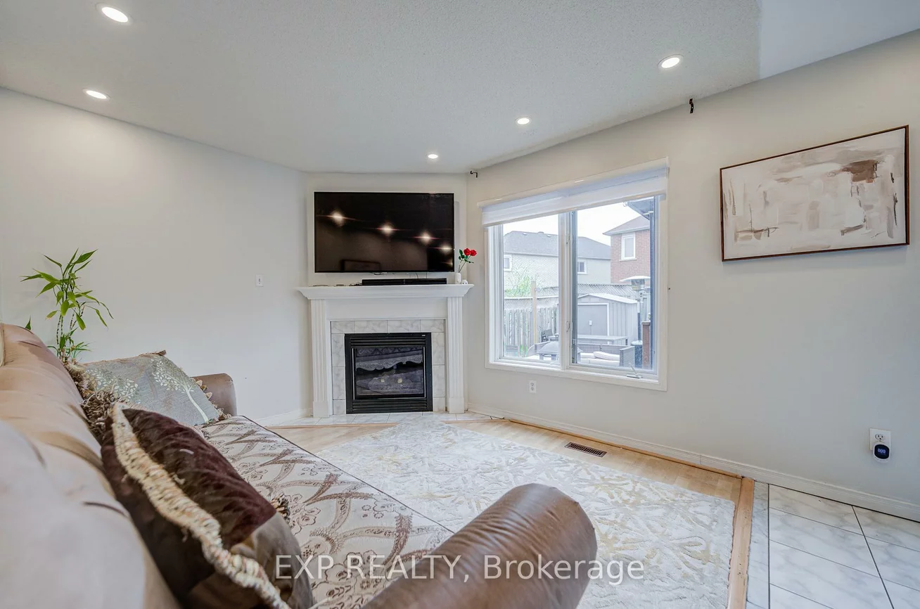 211, Sophia, Middlefield, Markham