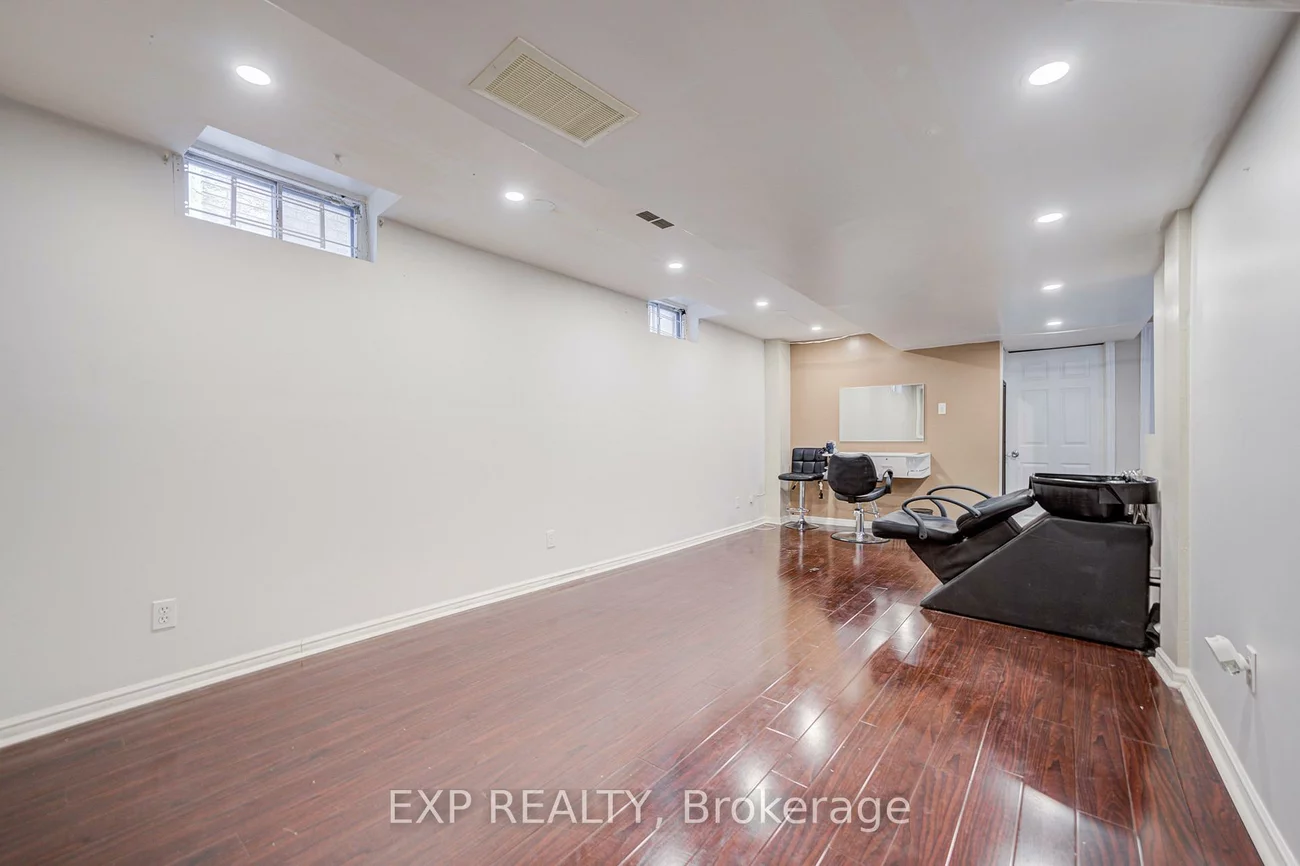 211, Sophia, Middlefield, Markham