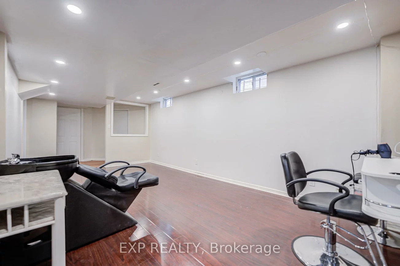 211, Sophia, Middlefield, Markham