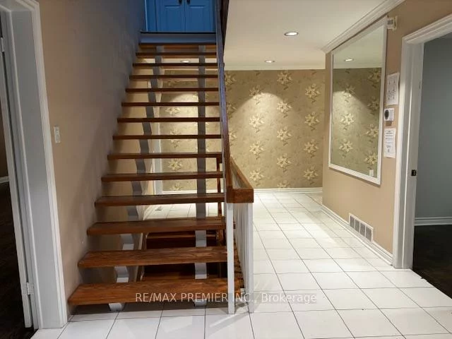 66, Laureleaf, Bayview Glen, Markham