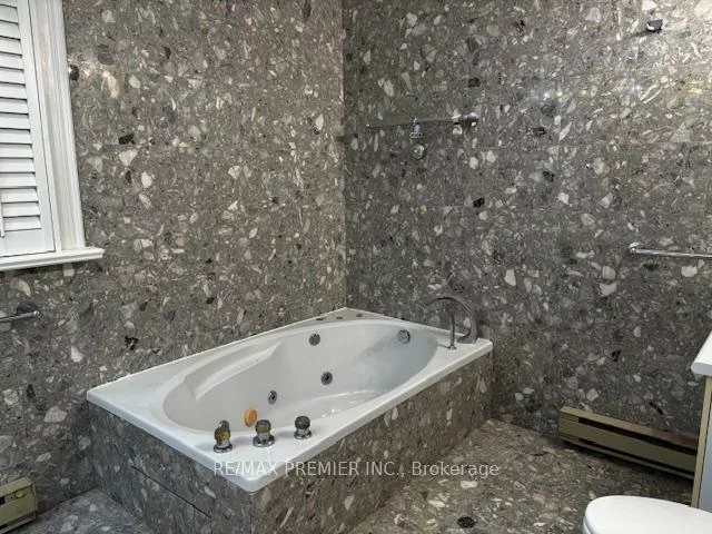 66, Laureleaf, Bayview Glen, Markham