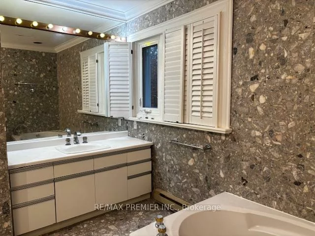 66, Laureleaf, Bayview Glen, Markham