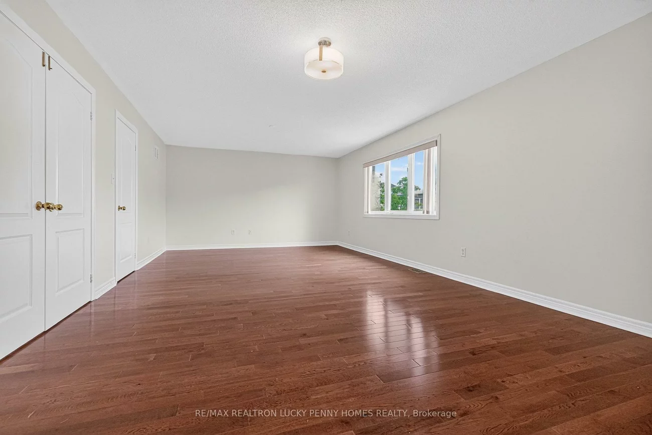 17, Coral Cove, Greensborough, Markham