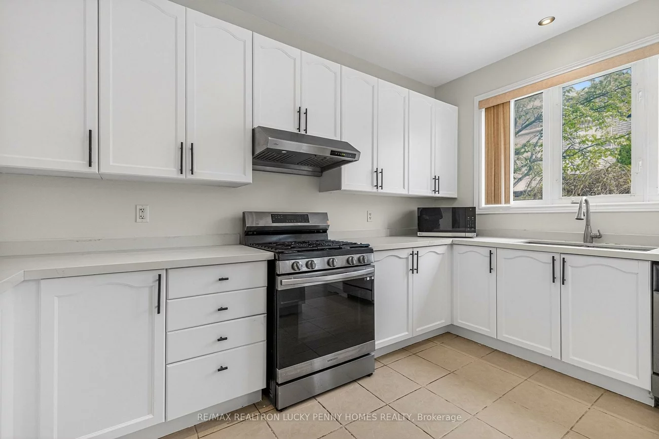 17, Coral Cove, Greensborough, Markham