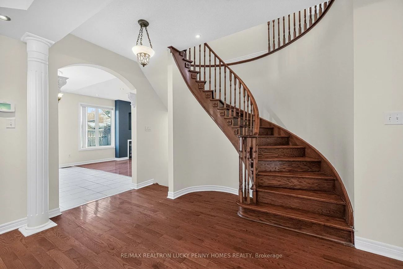 17, Coral Cove, Greensborough, Markham