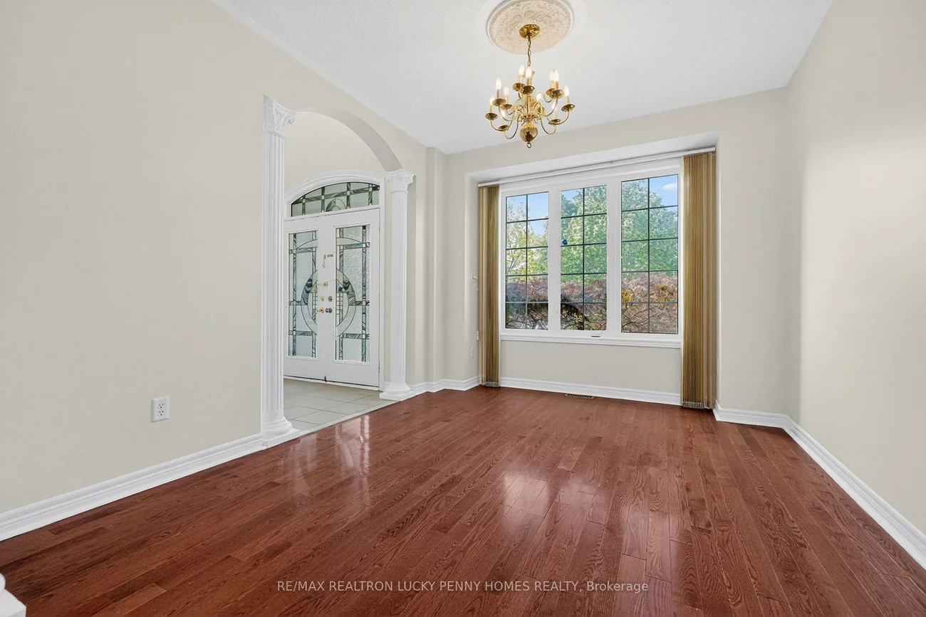 17, Coral Cove, Greensborough, Markham