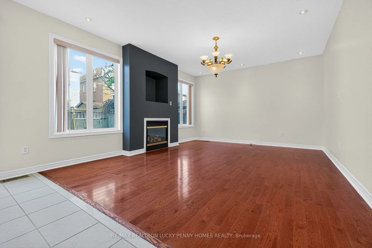 17, Coral Cove, Greensborough, Markham