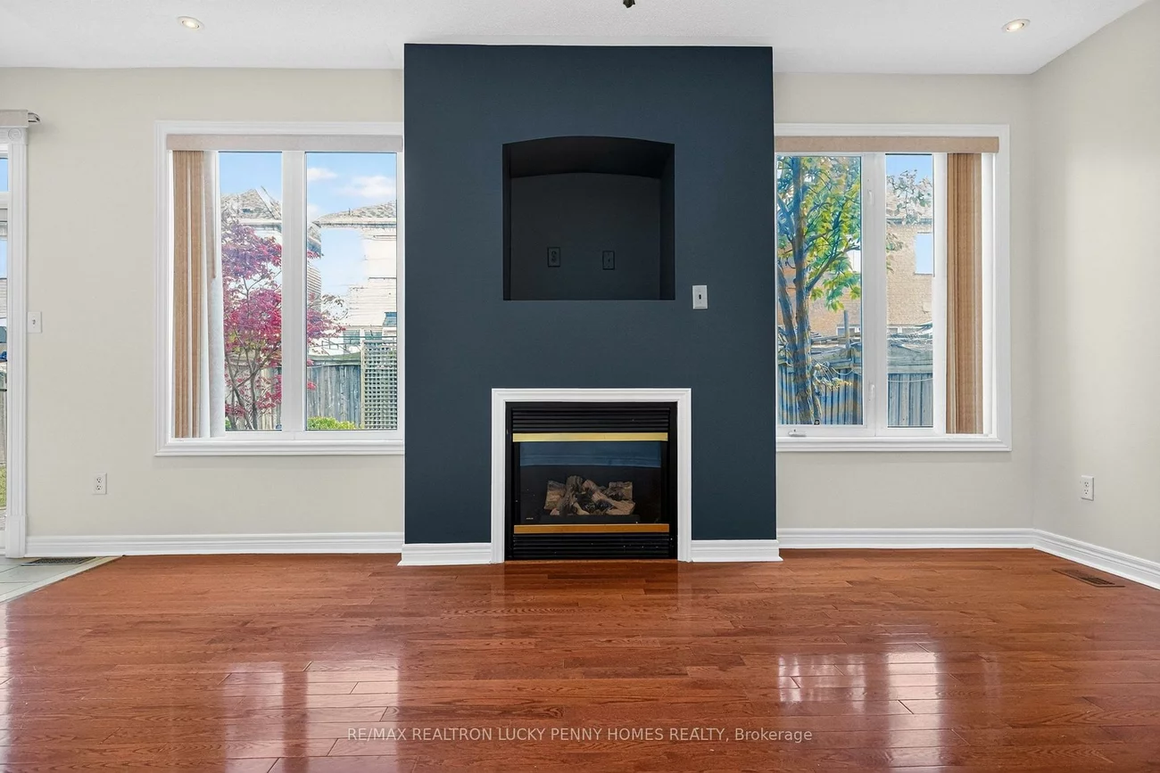 17, Coral Cove, Greensborough, Markham