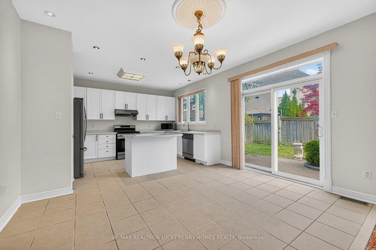 17, Coral Cove, Greensborough, Markham