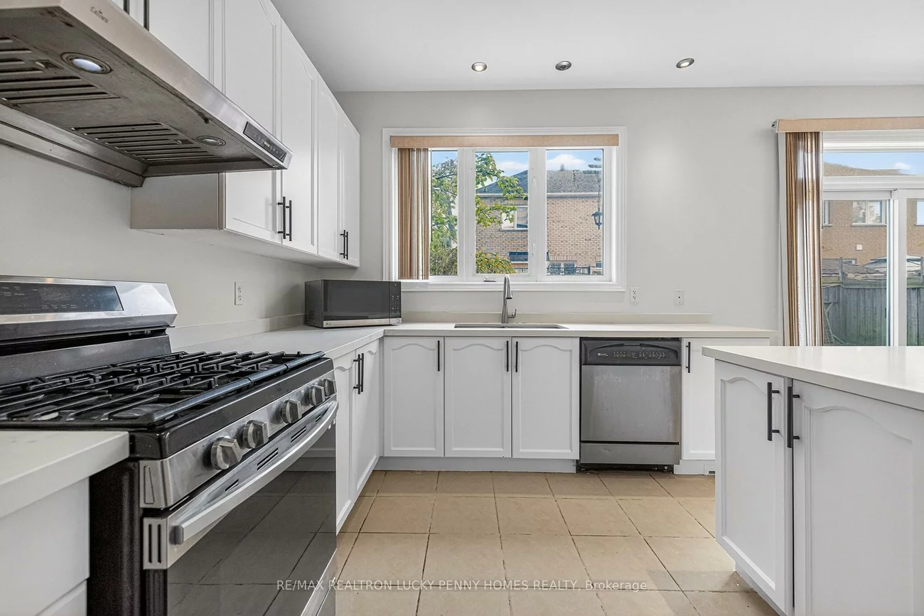 17, Coral Cove, Greensborough, Markham