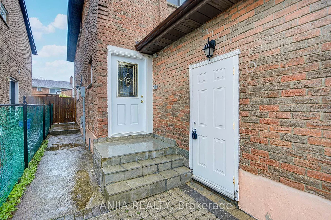 7, Downside, Milliken Mills West, Markham