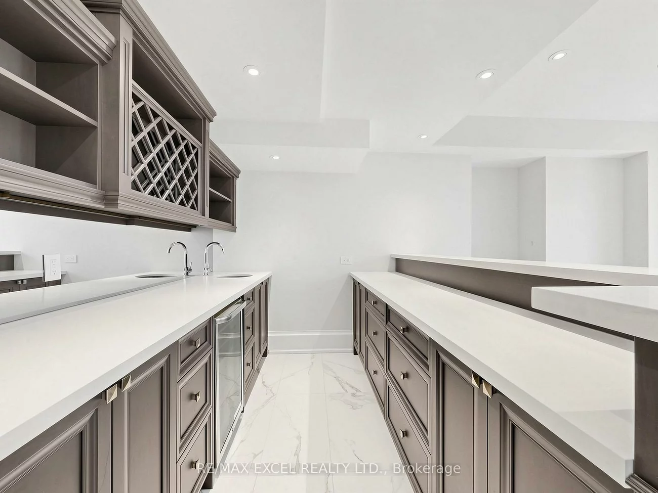 64, SUMMERFELDT, Unionville, Markham