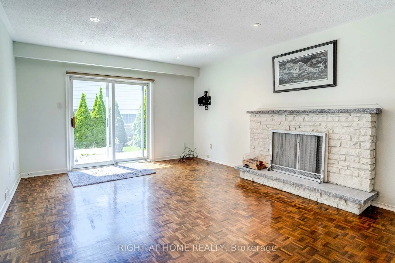 47, Shieldmark, Royal Orchard, Markham