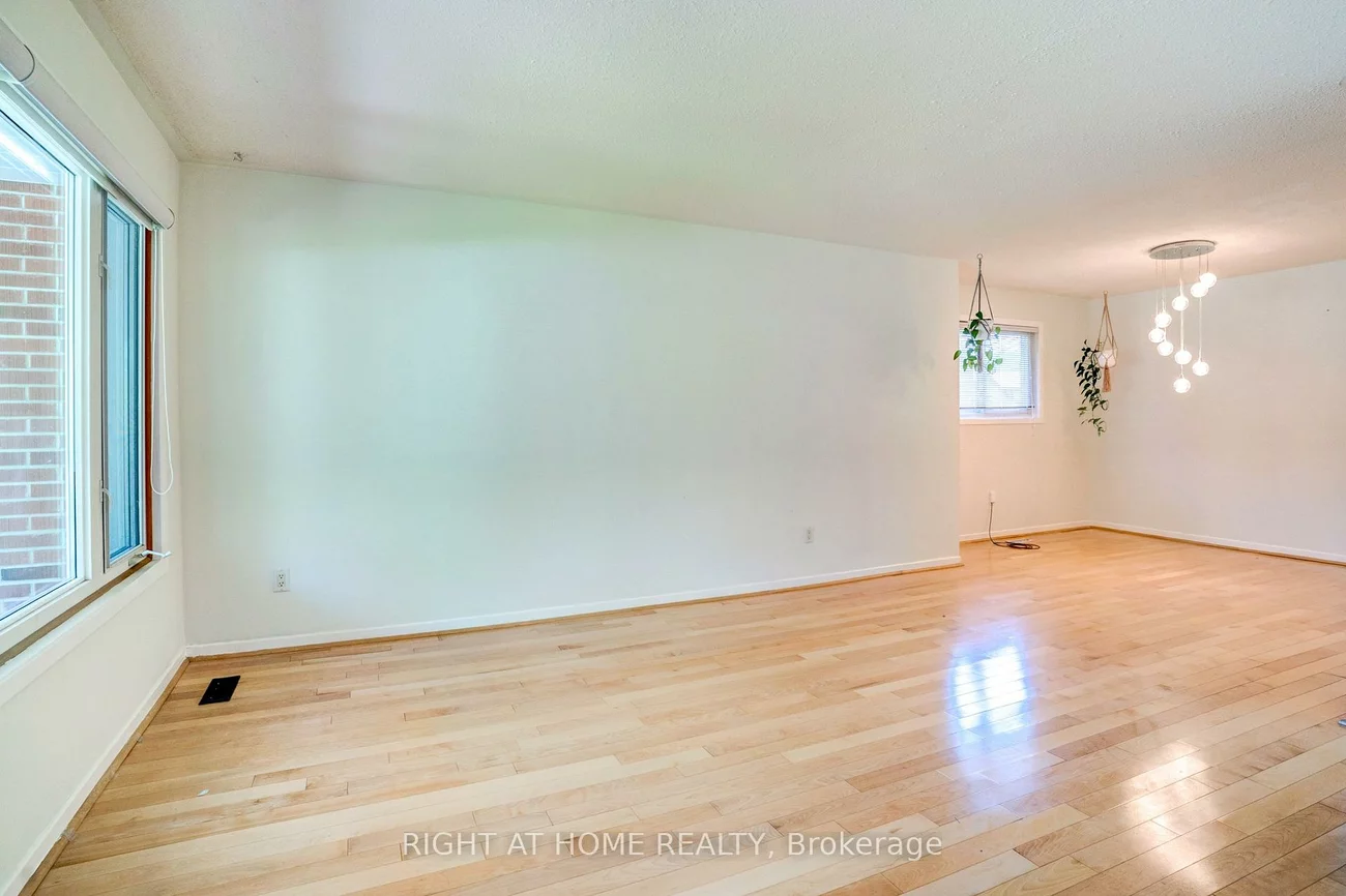 47, Shieldmark, Royal Orchard, Markham