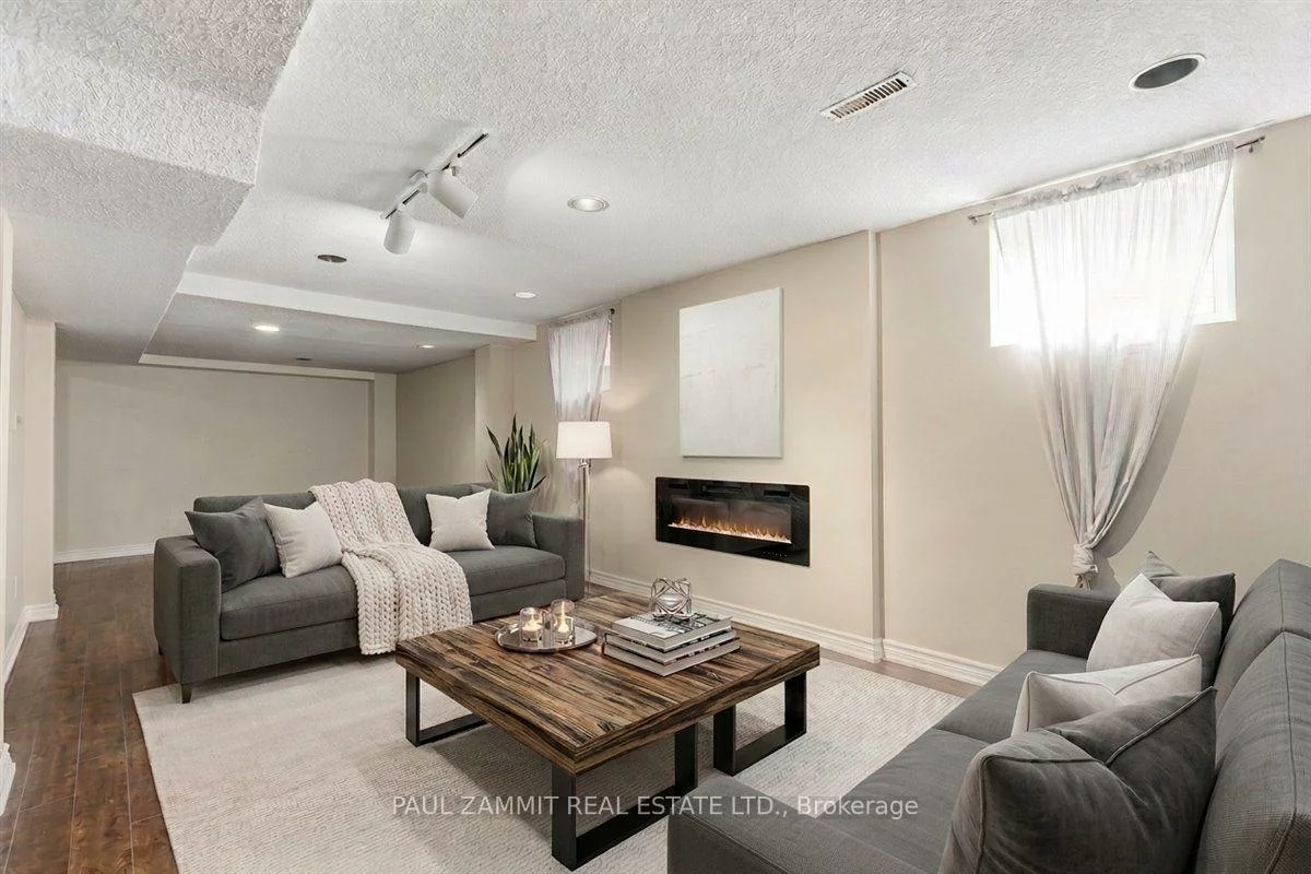 236, Green, Thornlea, Markham