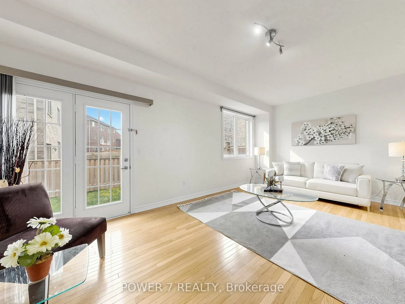 43, Living, Victoria Square, Markham