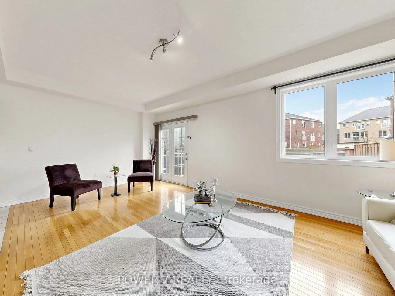 43, Living, Victoria Square, Markham