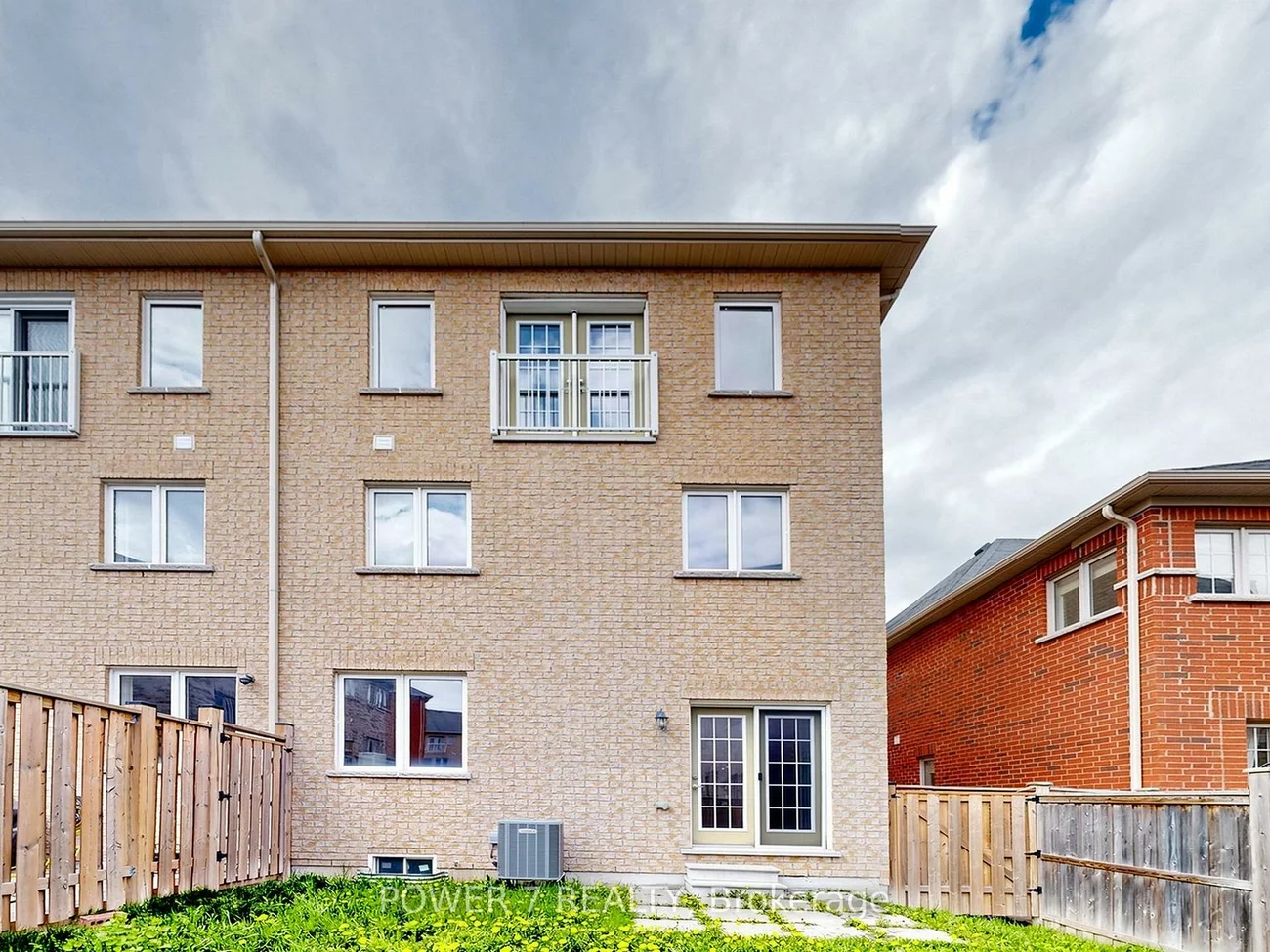 43, Living, Victoria Square, Markham