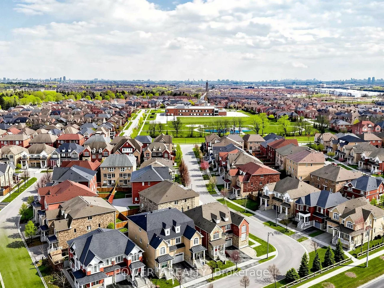 43, Living, Victoria Square, Markham