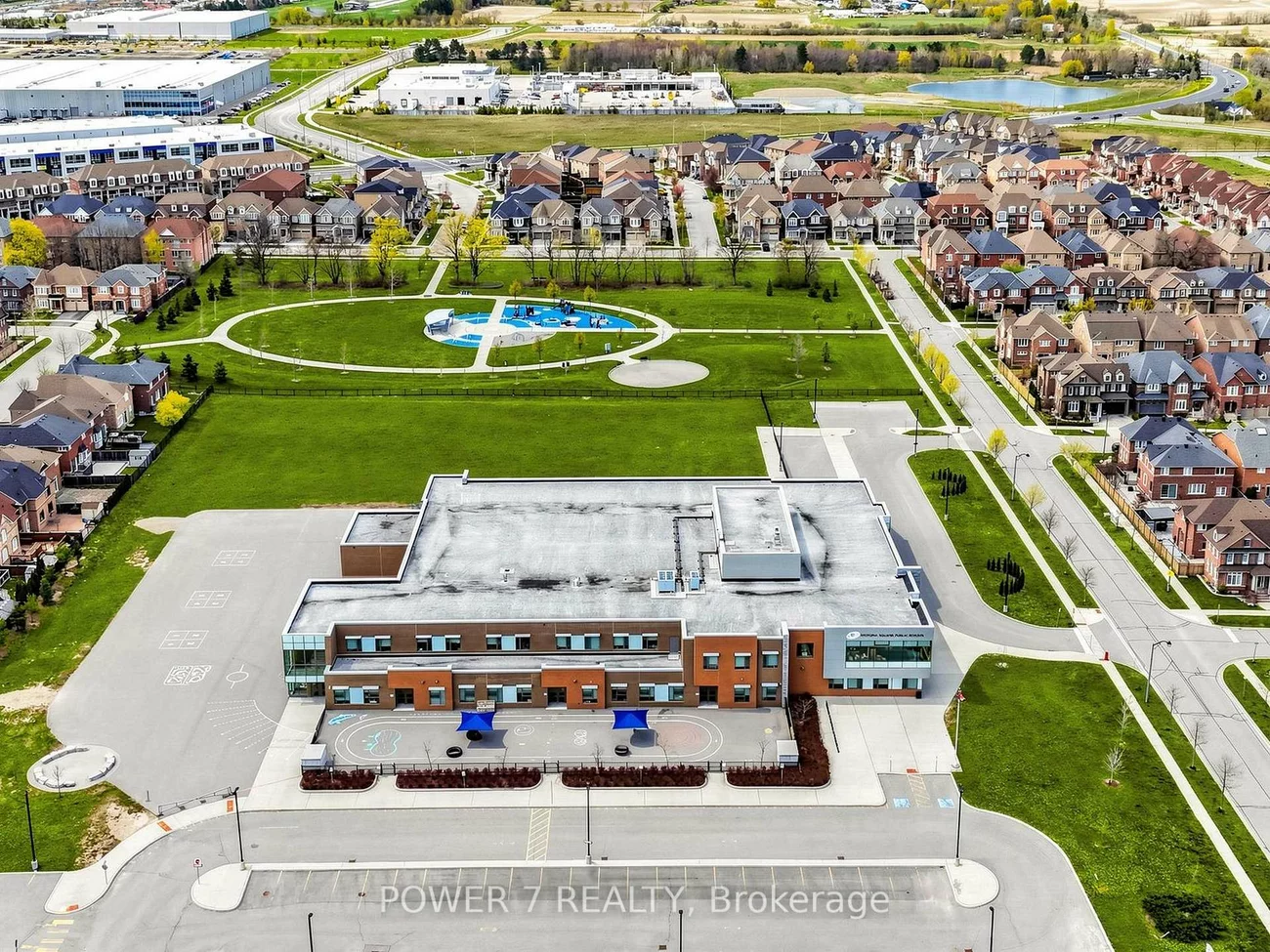 43, Living, Victoria Square, Markham