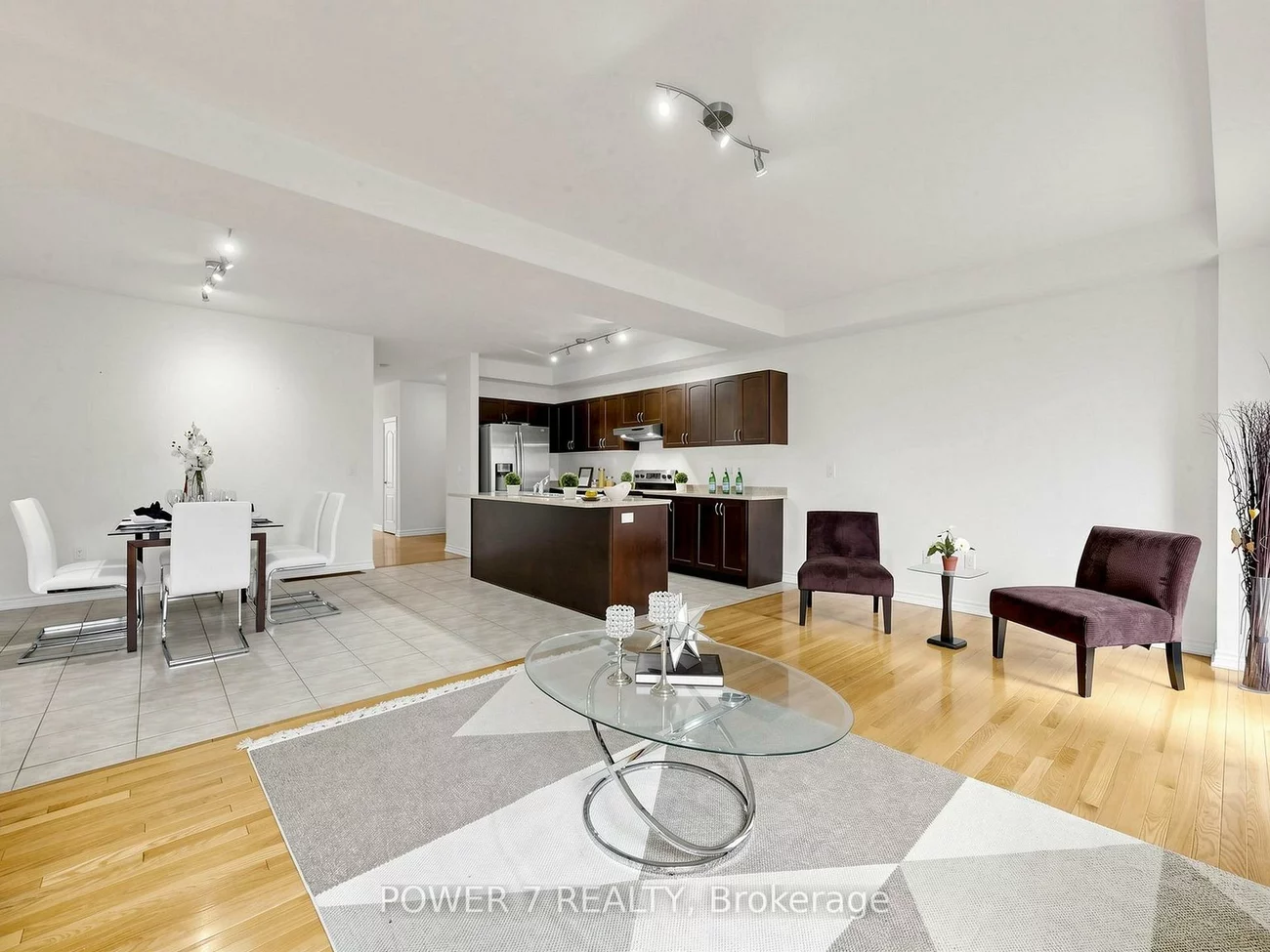 43, Living, Victoria Square, Markham