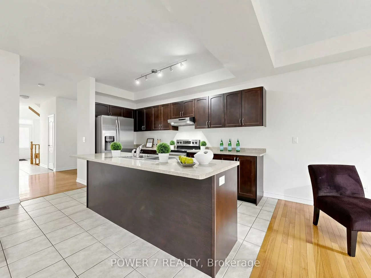 43, Living, Victoria Square, Markham