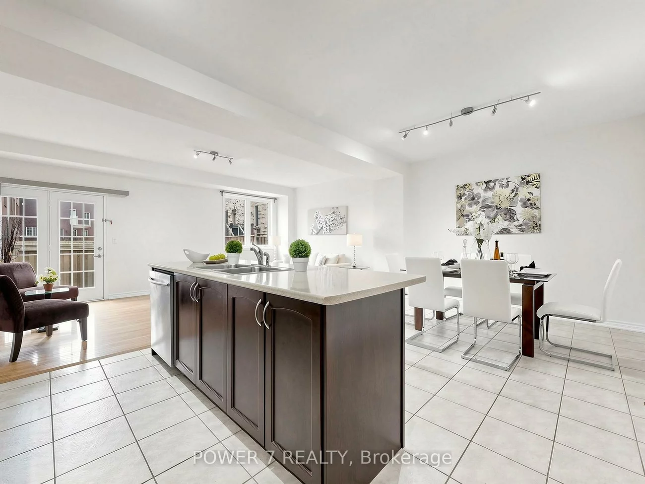 43, Living, Victoria Square, Markham