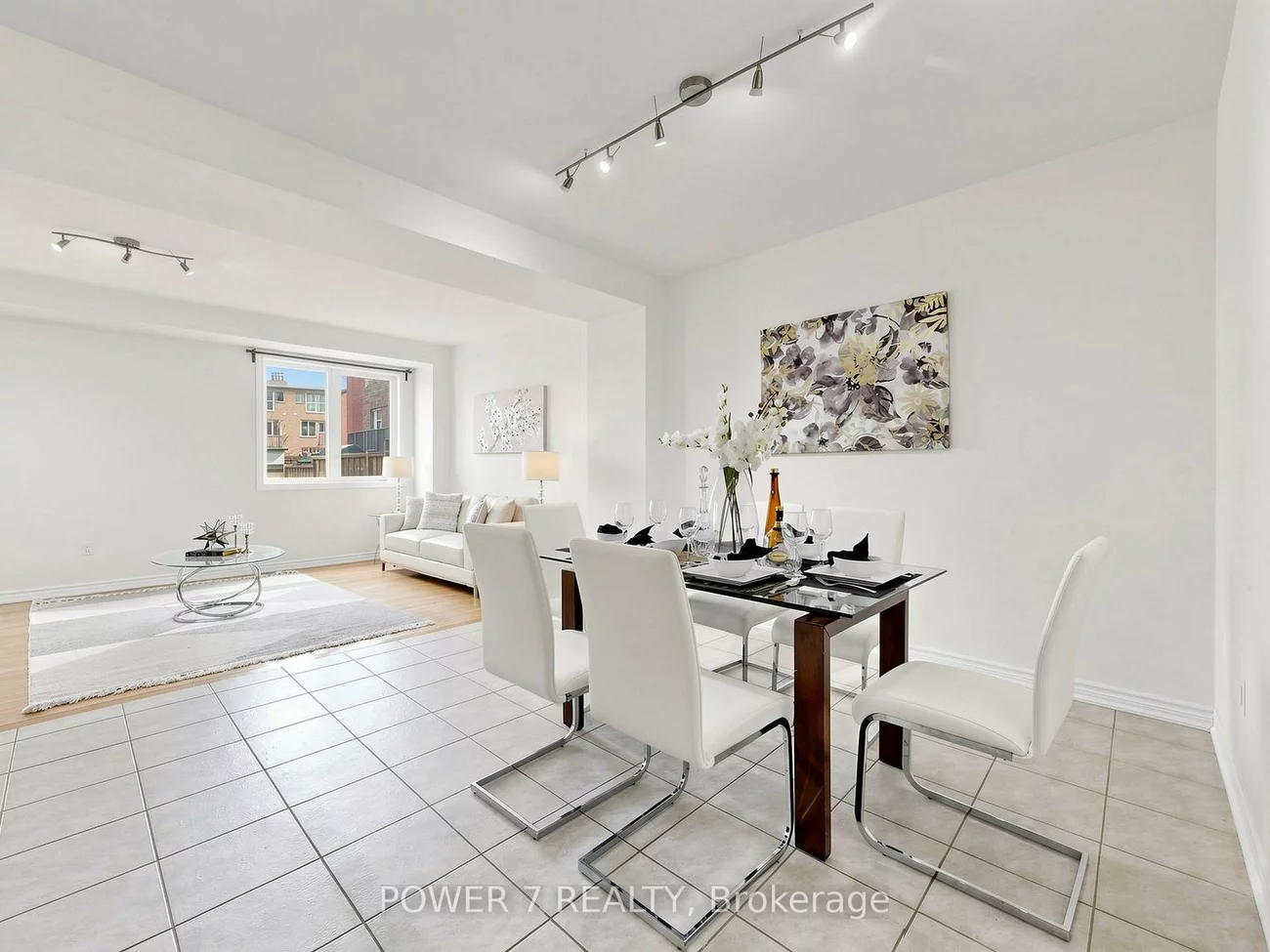 43, Living, Victoria Square, Markham