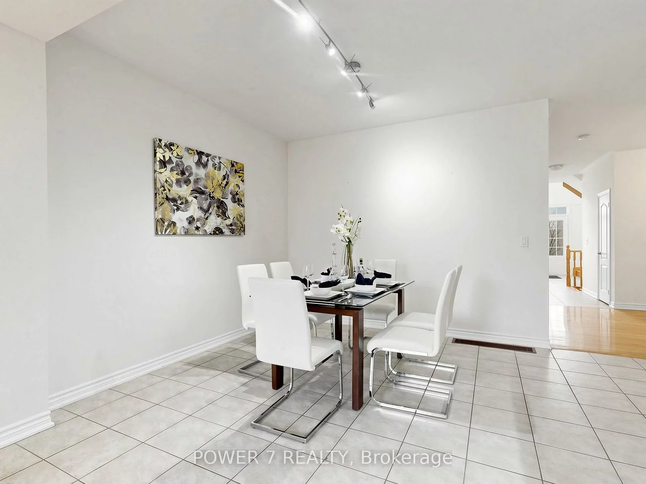43, Living, Victoria Square, Markham