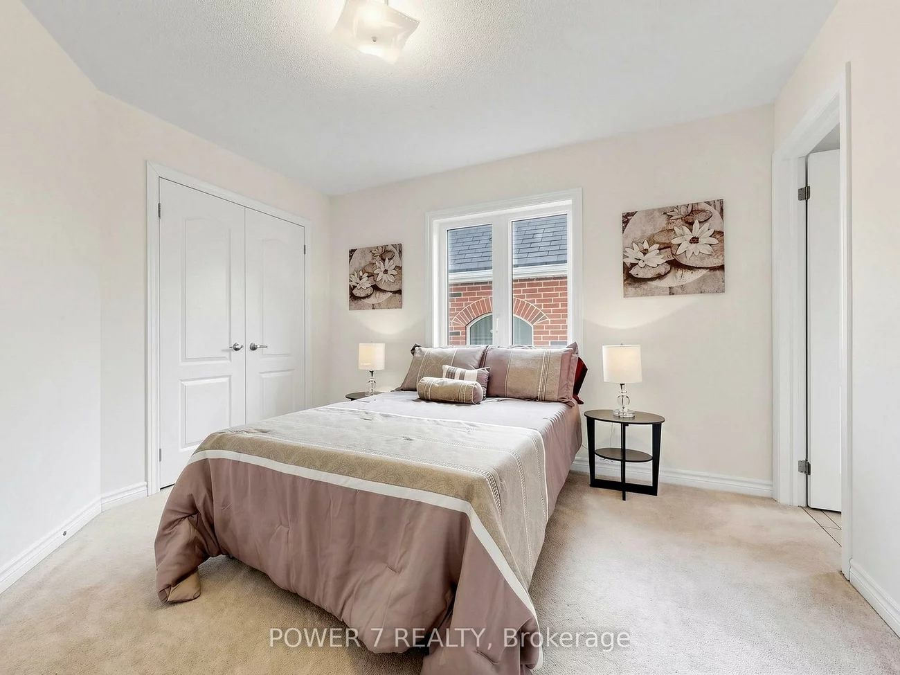 43, Living, Victoria Square, Markham
