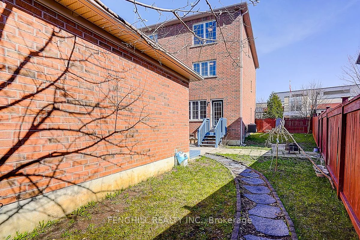 375, White's Hill, Cornell, Markham