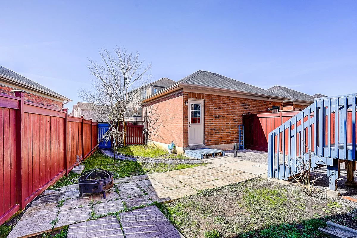375, White's Hill, Cornell, Markham