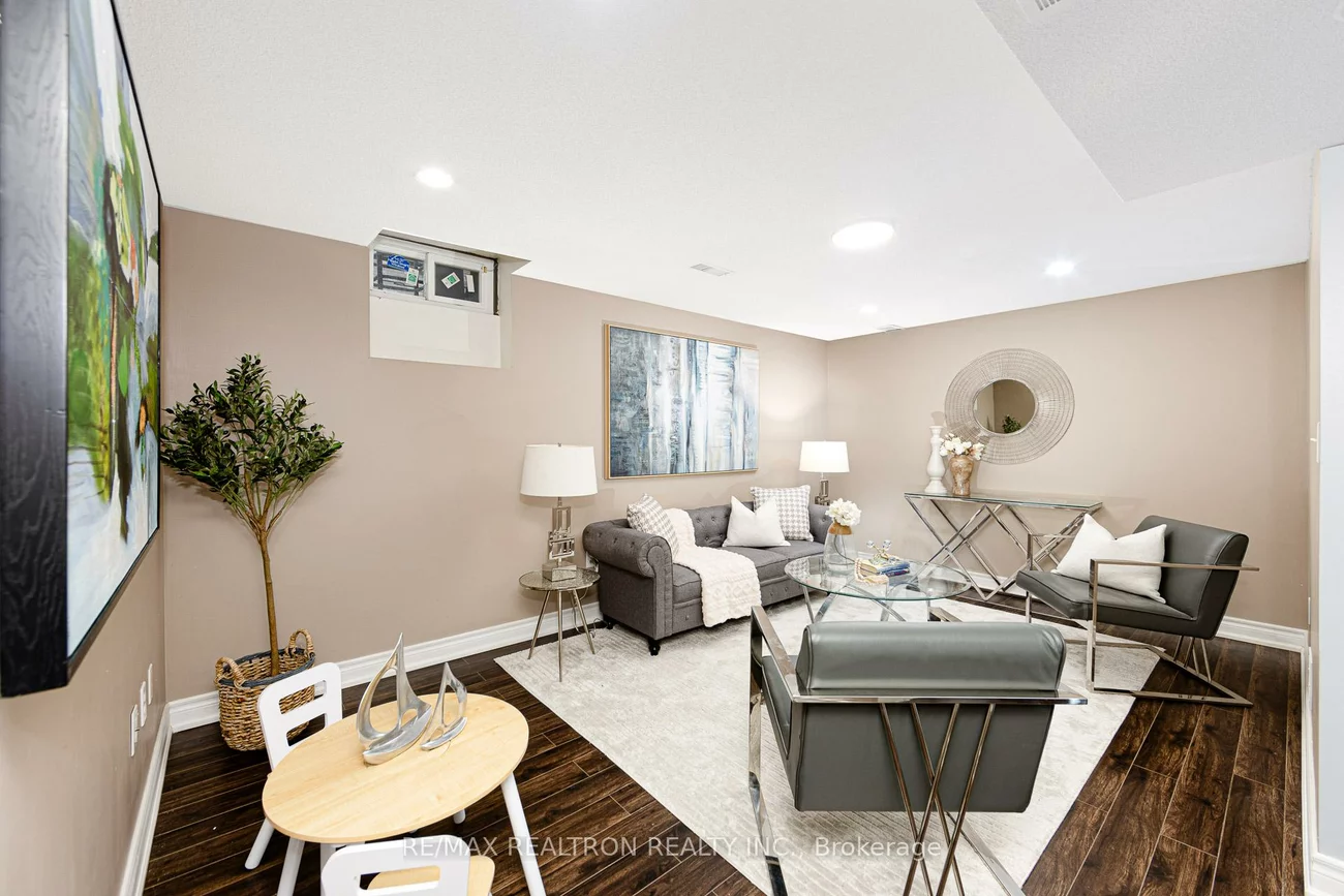 141, Laird, Middlefield, Markham