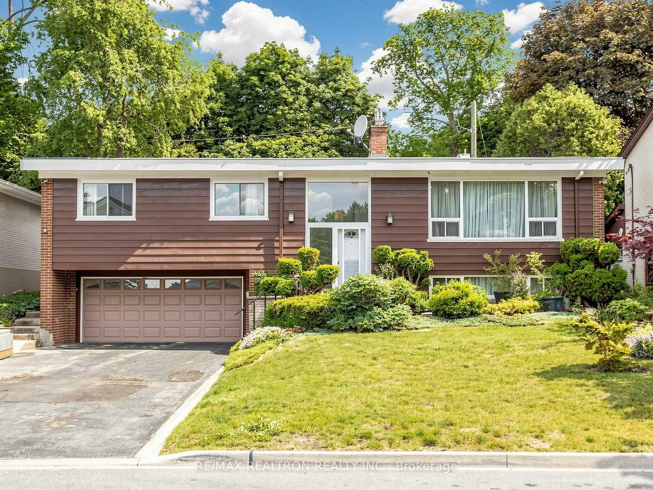 24, Dalmeny, Grandview, Markham