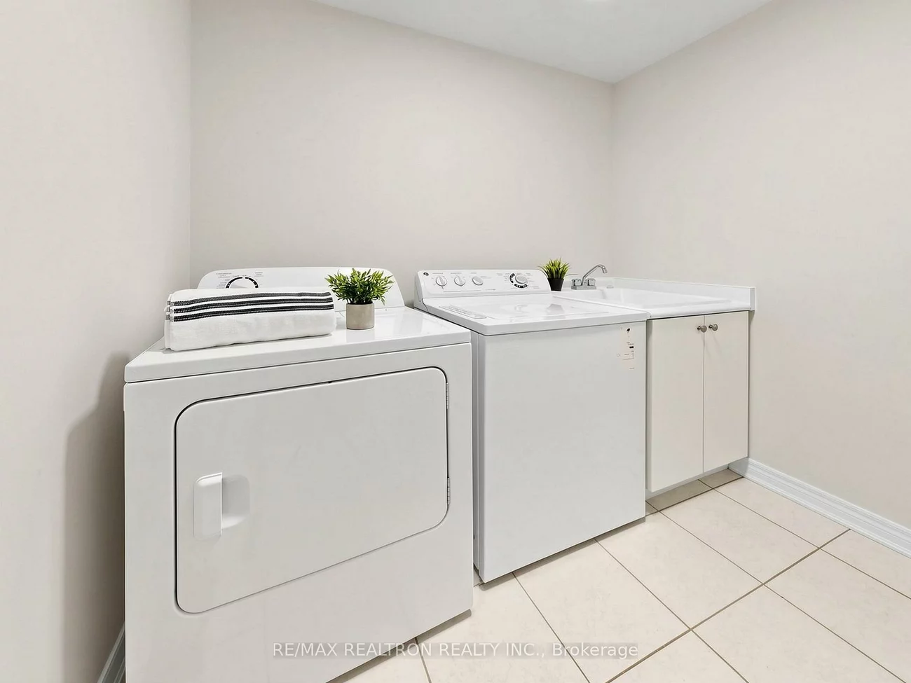 15, Black Locust, Greensborough, Markham