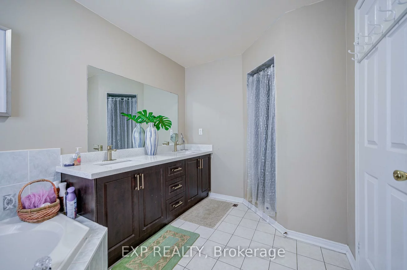 211, Sophia, Middlefield, Markham