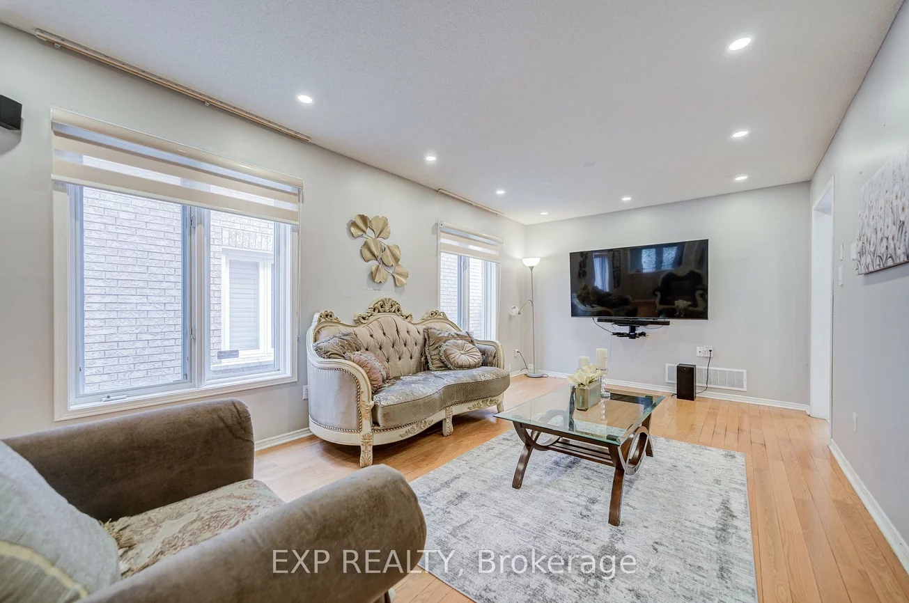 211, Sophia, Middlefield, Markham