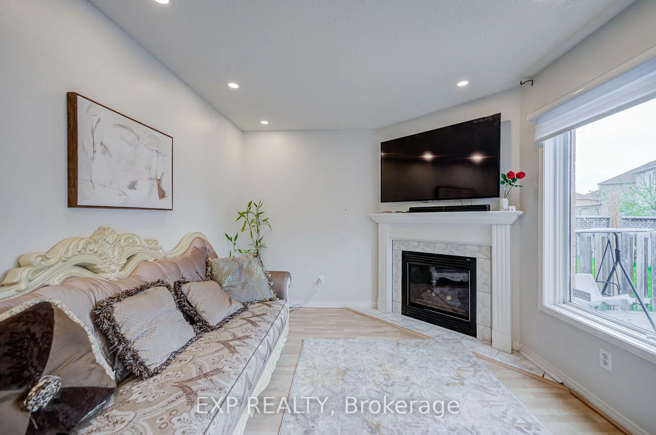 211, Sophia, Middlefield, Markham