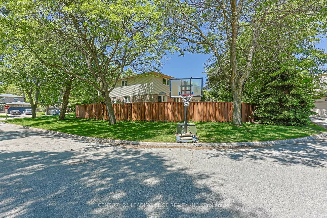 43, Bishop, Markham Village, Markham