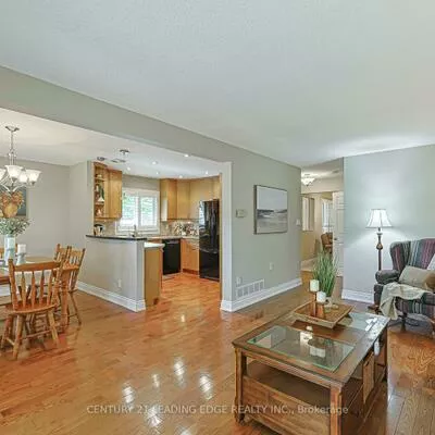 43, Bishop, Markham Village, Markham